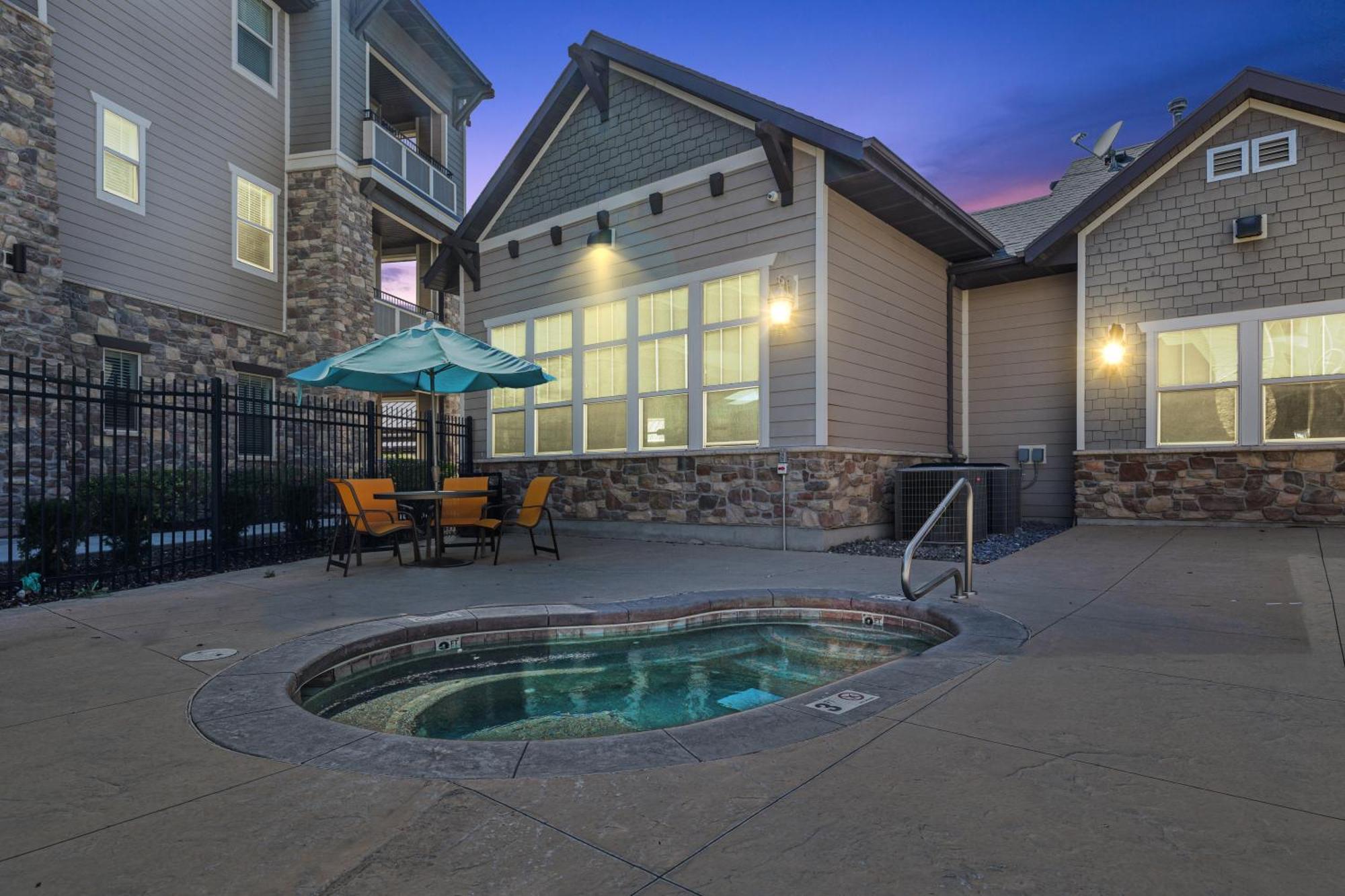 Butterfly Themed Kings Apartment With Private Garage & Access To Lux Hot Tub, Bbq & Gym South Jordan Eksteriør billede